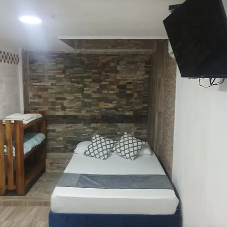 Hostel Catalleya