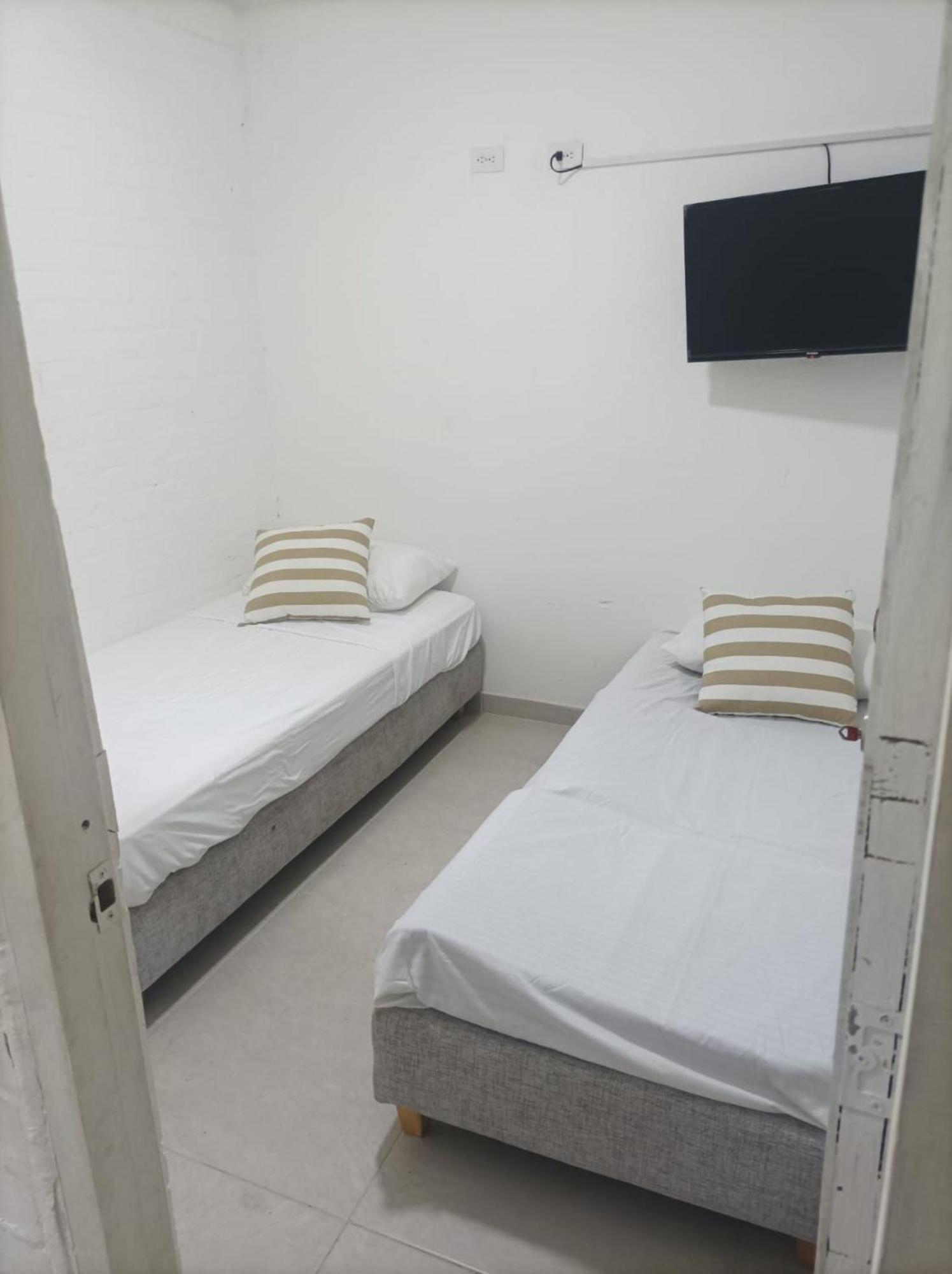 Catalleya Hostel *