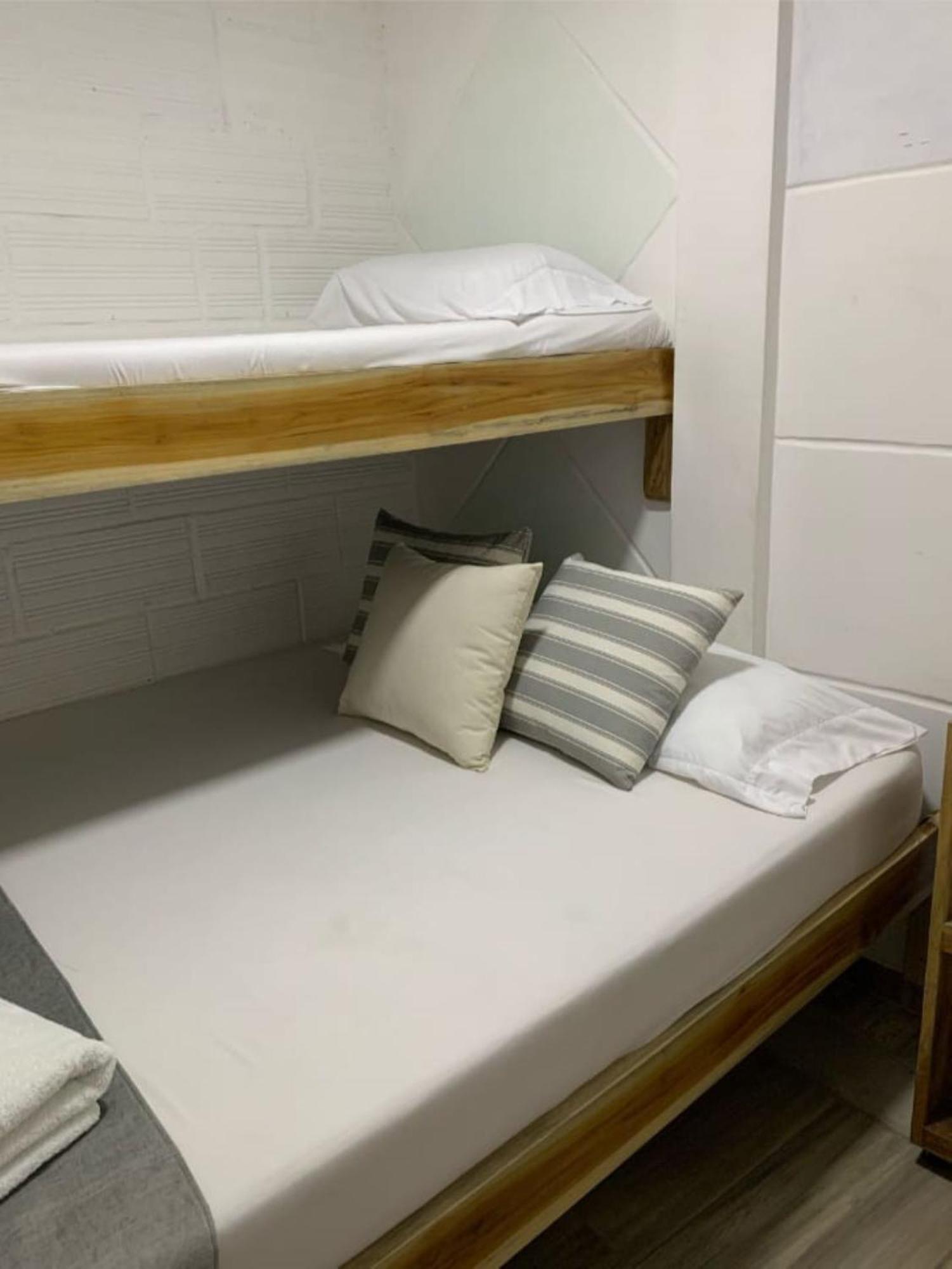 Hostel Catalleya *