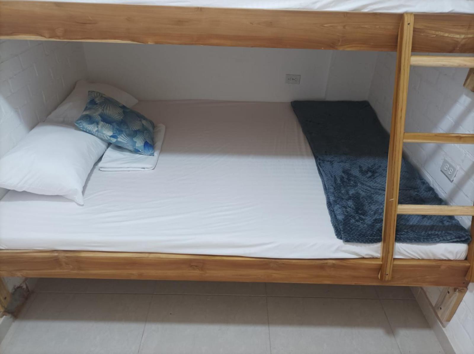 Catalleya Hostel *