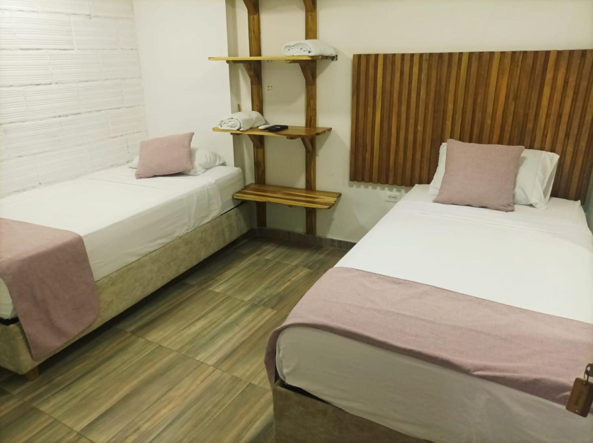 Hostel Catalleya *