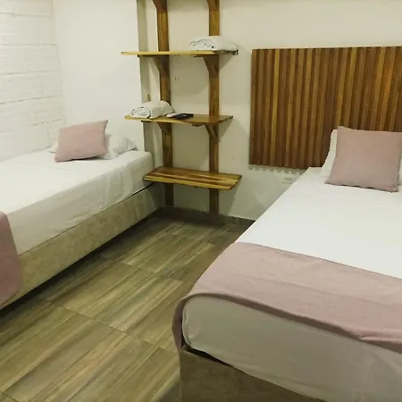 Hostal Catalleya *